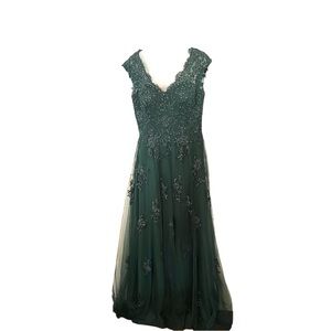 LeFemme Embellished Tulle & Lace Forrest Green A-Line Gown Padded Bra Size 8 NWT